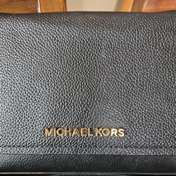 Michael Kors Mini Pebbled Leather Crossbody Bag! EUC! - Picture 2 of 11